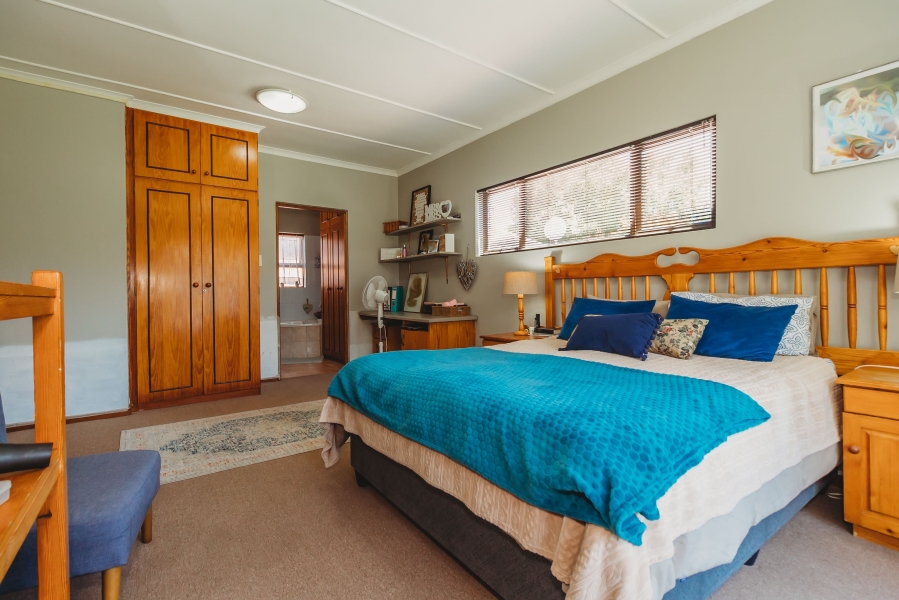 5 Bedroom Property for Sale in Heatherlands Western Cape